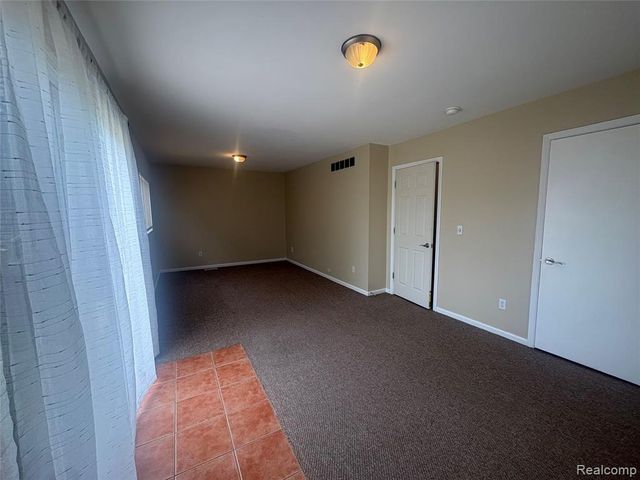 1455 E Meyers Avenue, Hazel Park, MI 48030