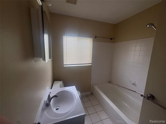1455 E Meyers Avenue, Hazel Park, MI 48030