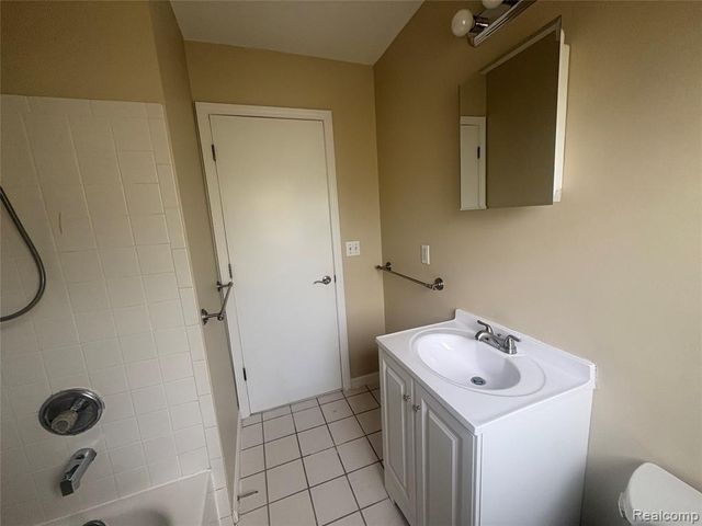 1455 E Meyers Avenue, Hazel Park, MI 48030