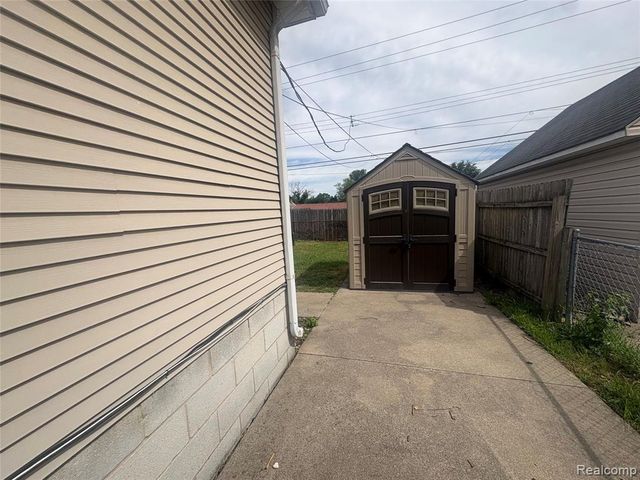 1455 E Meyers Avenue, Hazel Park, MI 48030