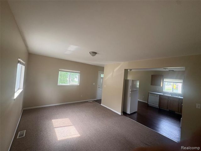 1455 E Meyers Avenue, Hazel Park, MI 48030