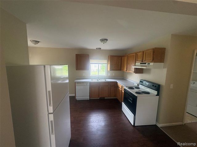 1455 E Meyers Avenue, Hazel Park, MI 48030