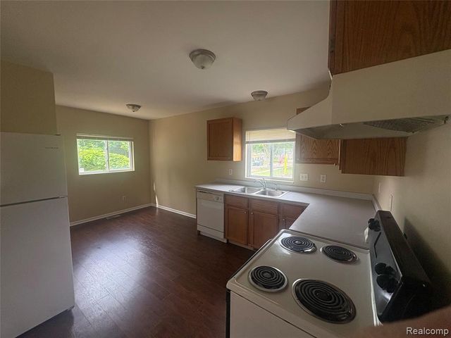 1455 E Meyers Avenue, Hazel Park, MI 48030