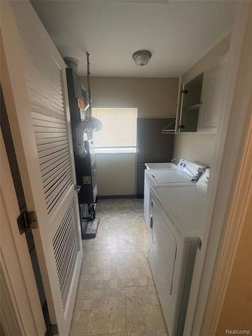 1455 E Meyers Avenue, Hazel Park, MI 48030