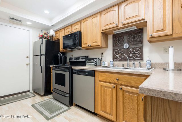 3244 Graystone Manor Pkwy, Louisville, KY 40241