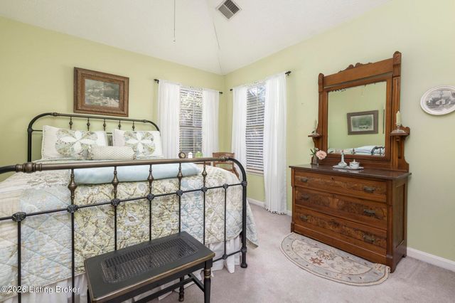 3244 Graystone Manor Pkwy, Louisville, KY 40241