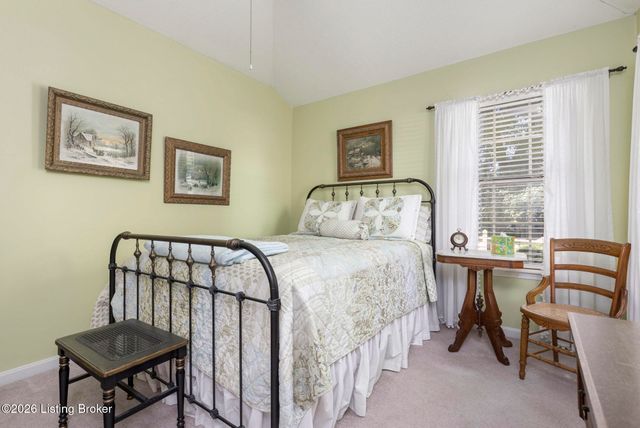 3244 Graystone Manor Pkwy, Louisville, KY 40241