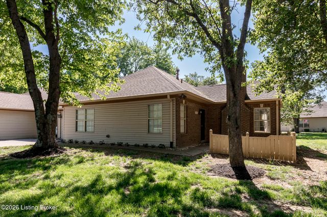 3244 Graystone Manor Pkwy, Louisville, KY 40241