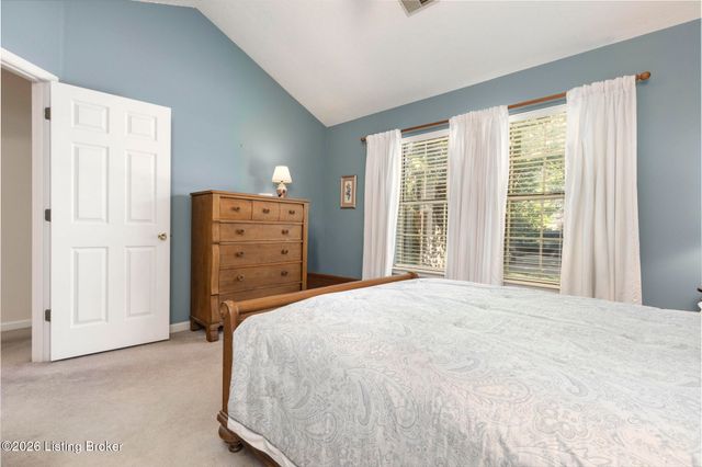 3244 Graystone Manor Pkwy, Louisville, KY 40241