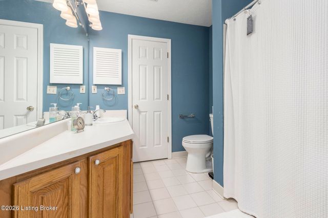 3244 Graystone Manor Pkwy, Louisville, KY 40241