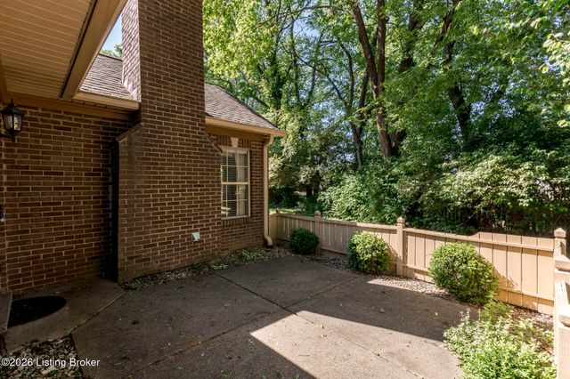 3244 Graystone Manor Pkwy, Louisville, KY 40241