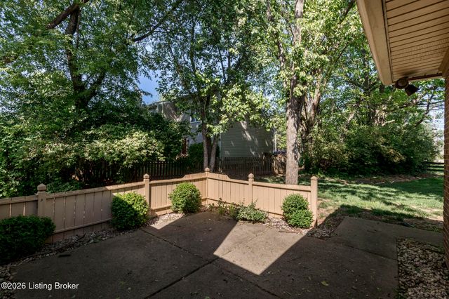 3244 Graystone Manor Pkwy, Louisville, KY 40241