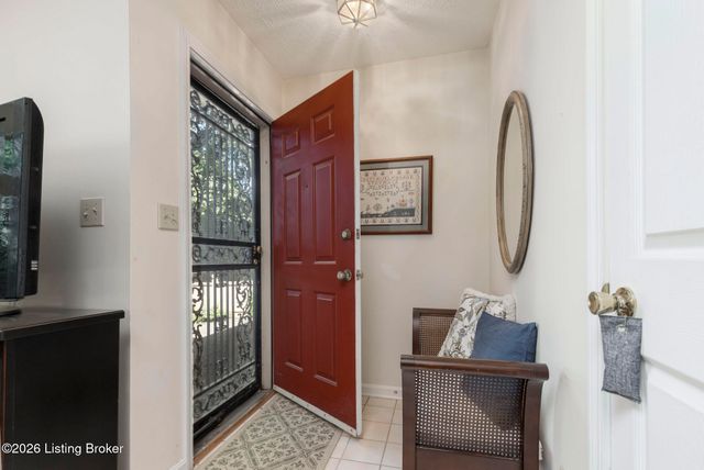 3244 Graystone Manor Pkwy, Louisville, KY 40241