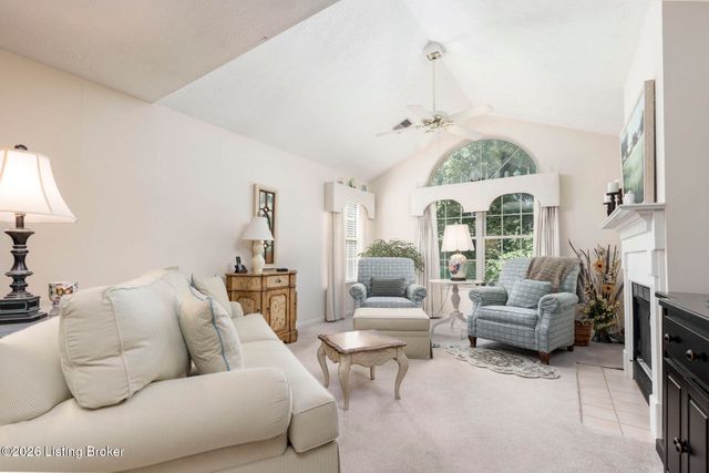 3244 Graystone Manor Pkwy, Louisville, KY 40241