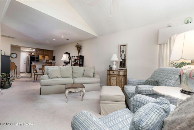 3244 Graystone Manor Pkwy, Louisville, KY 40241