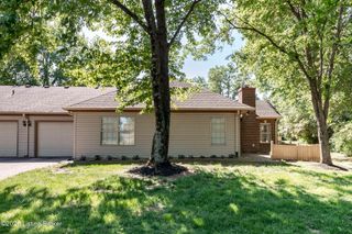 3244 Graystone Manor Pkwy, Louisville, KY 40241