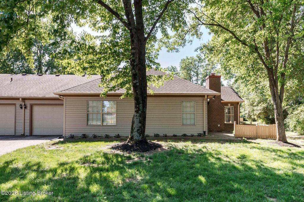 3244 Graystone Manor Pkwy, Louisville, KY 40241