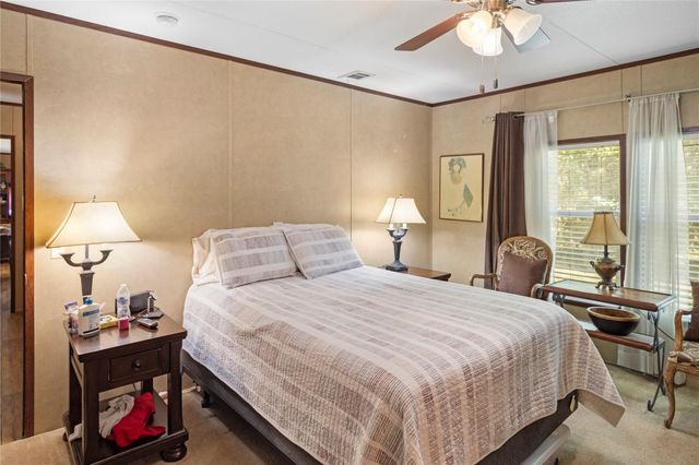 375 Chestnut Bend, Huntsville, TX 77320