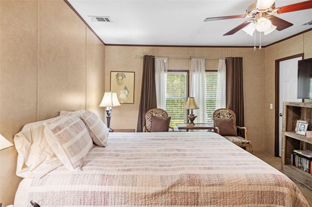375 Chestnut Bend, Huntsville, TX 77320