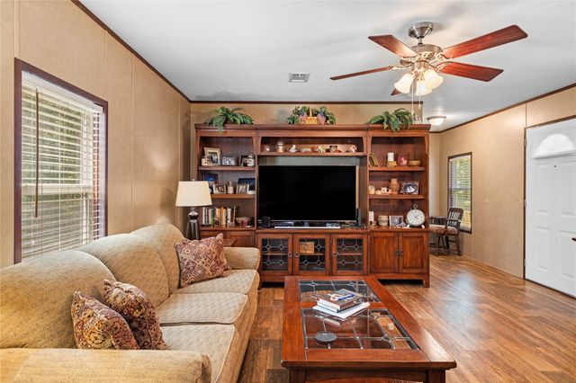 375 Chestnut Bend, Huntsville, TX 77320