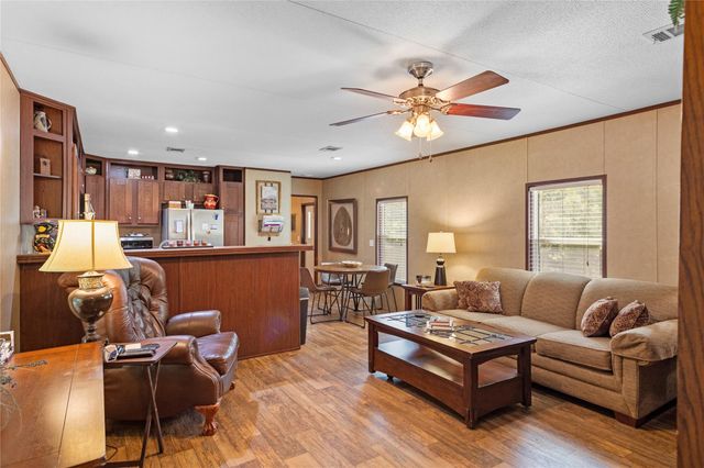 375 Chestnut Bend, Huntsville, TX 77320
