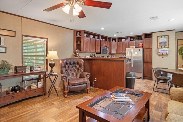375 Chestnut Bend, Huntsville, TX 77320