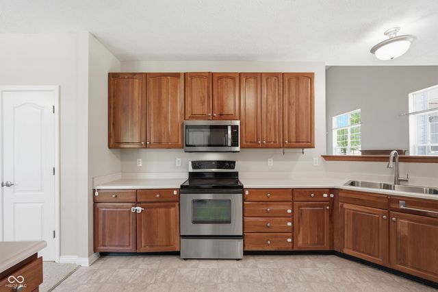10862 Chestnut Heath Court, Noblesville, IN 46060