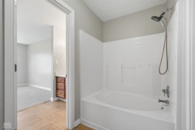 10862 Chestnut Heath Court, Noblesville, IN 46060