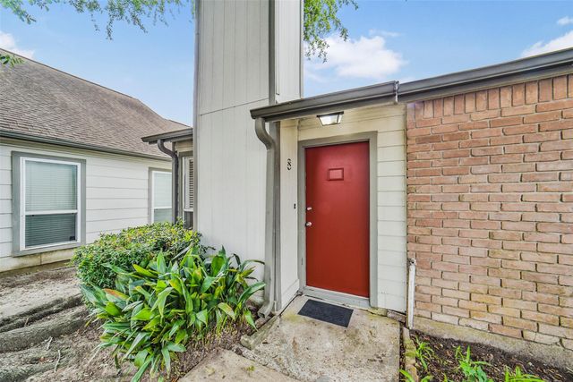 1917 Augusta Drive A8, Houston, TX 77057