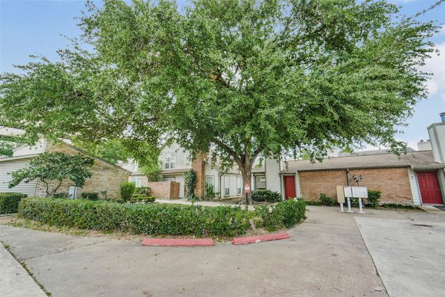 1917 Augusta Drive A8, Houston, TX 77057
