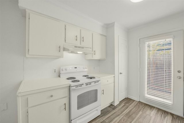 1917 Augusta Drive A8, Houston, TX 77057
