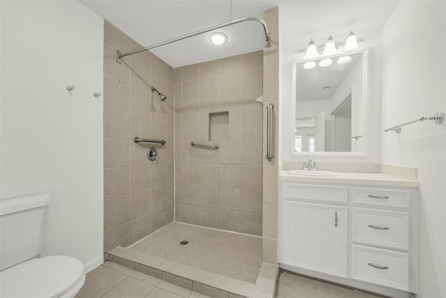 1917 Augusta Drive A8, Houston, TX 77057
