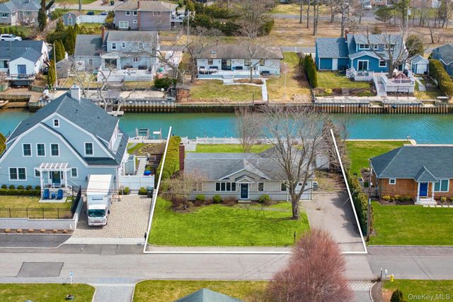 21 Tarpon Road, East Quogue, NY 11942
