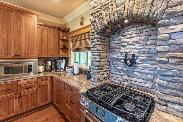 27 Indianola Lane, Bryson City, NC 28713