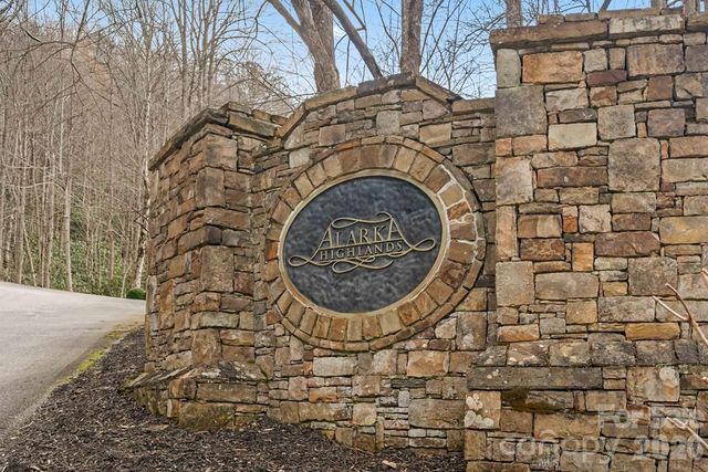 27 Indianola Lane, Bryson City, NC 28713