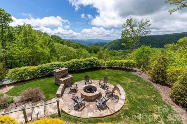 27 Indianola Lane, Bryson City, NC 28713