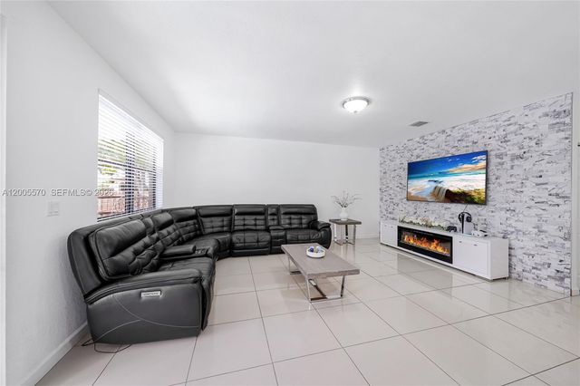 15294 SW 173rd St, Miami, FL 33187