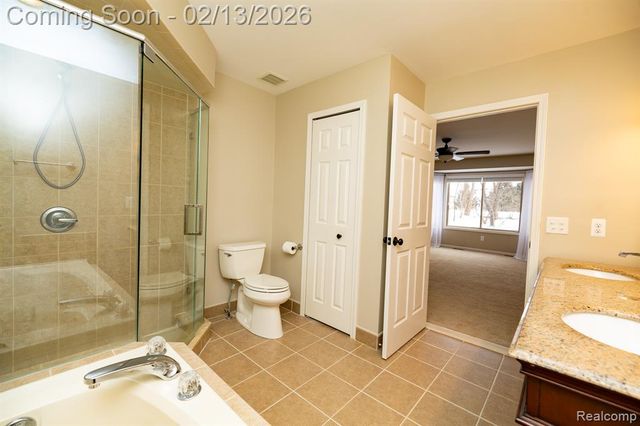 6056 Lochmore Drive 49, Commerce Twp, MI 48382