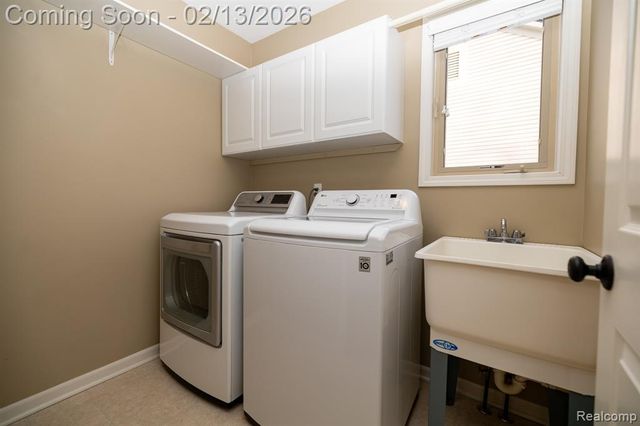 6056 Lochmore Drive 49, Commerce Twp, MI 48382