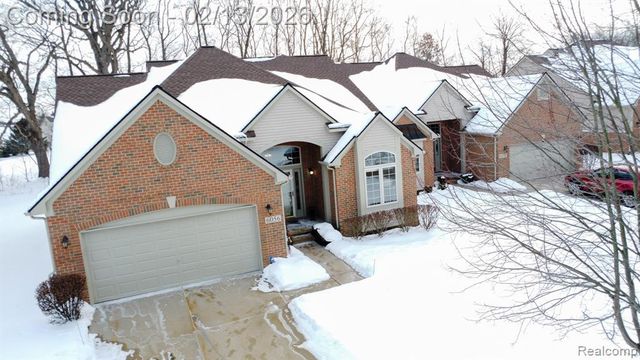 6056 Lochmore Drive 49, Commerce Twp, MI 48382
