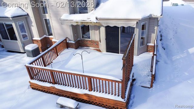 6056 Lochmore Drive 49, Commerce Twp, MI 48382