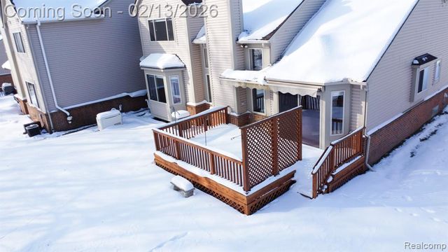 6056 Lochmore Drive 49, Commerce Twp, MI 48382