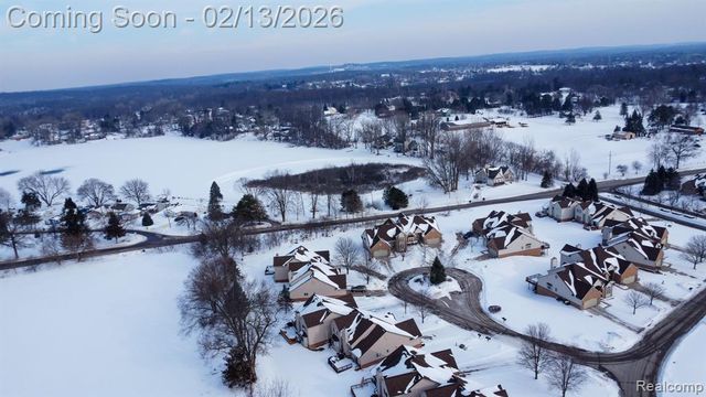 6056 Lochmore Drive 49, Commerce Twp, MI 48382