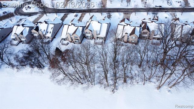 6056 Lochmore Drive 49, Commerce Twp, MI 48382