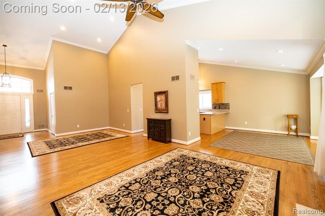 6056 Lochmore Drive 49, Commerce Twp, MI 48382