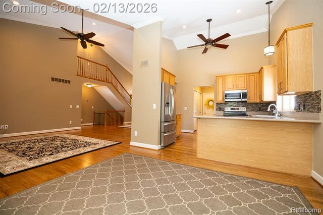 6056 Lochmore Drive 49, Commerce Twp, MI 48382