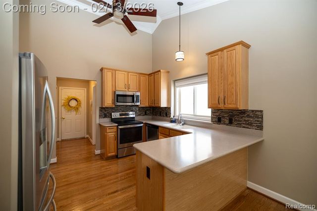 6056 Lochmore Drive 49, Commerce Twp, MI 48382