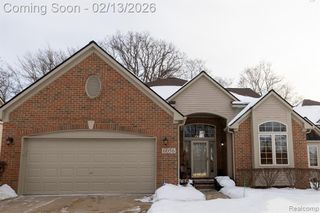 6056 Lochmore Drive 49, Commerce Twp, MI 48382