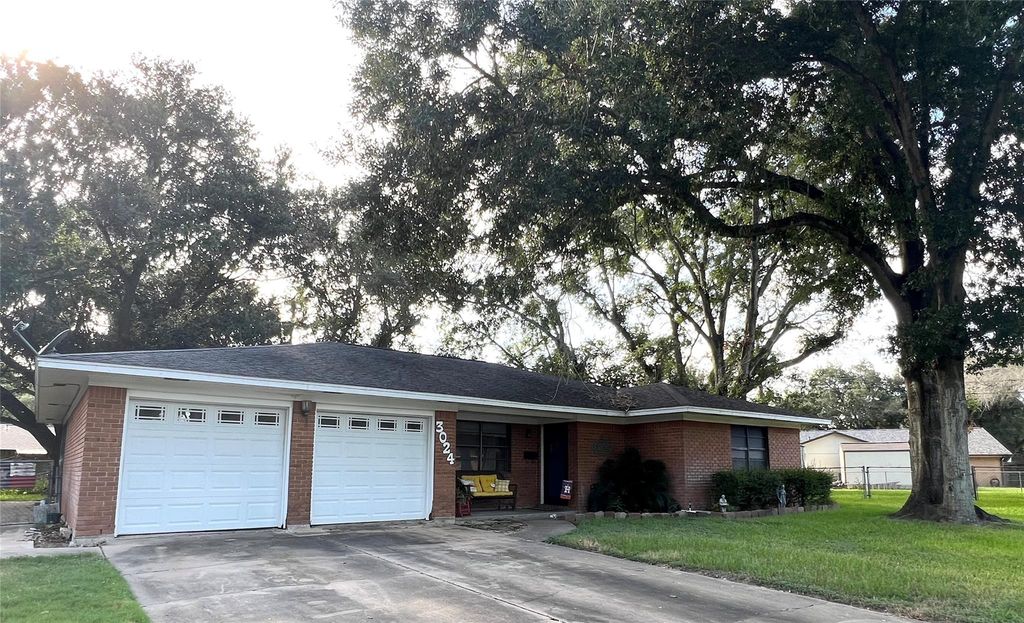 3024 Lamar Circle, El Campo, TX 77437