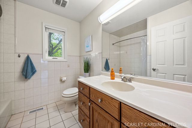 1304 Clark Street, North Aurora, IL 60542
